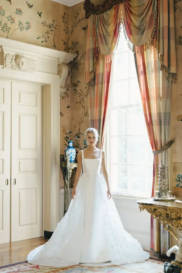 Blue Willow by Anne Barge Callaway Detachable Train Default Image