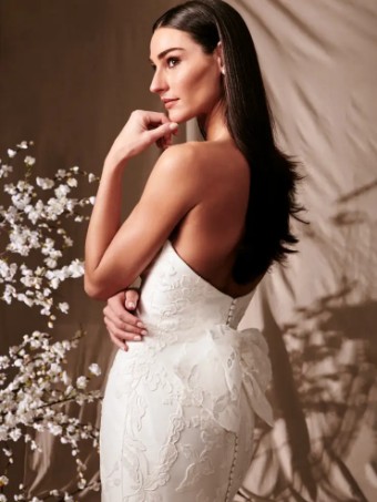 Kelly Faetanini Diana #1 Ivory thumbnail