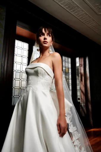 Kelly Faetanini Constance with detachable bow #1 Ivory thumbnail