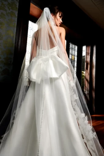 Kelly Faetanini Constance with detachable bow #4 Ivory thumbnail