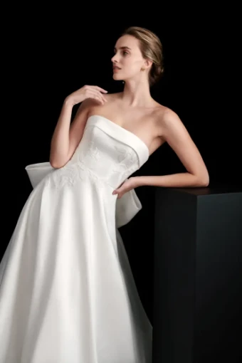 Kelly Faetanini Constance with detachable bow #7 Ivory thumbnail