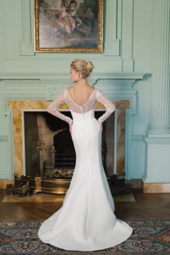 Blue Willow by Anne Barge Truett-Fonda Topper #1 Silk White thumbnail