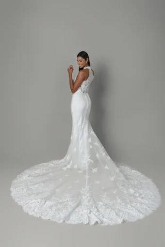 Characters Exclusives Christina #1 default Ivory thumbnail